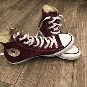 LIKE NEW CONVERSE HI-TOP CHUCK TAYLOR SHOES SNEAKERS 10